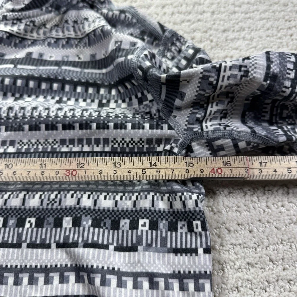 Nike Top Womens Medium Grey Stripes Geometric Pro Hyperwarm Half‎ Zip Pullover